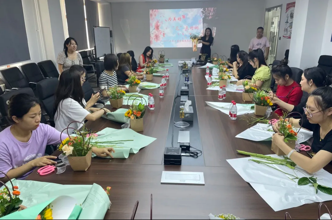 为美好“花”点时间！——瓦力游戏开展首届花艺沙龙活动